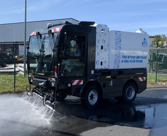 Grande laveuse de voiries compacte CITYJET 6000 (DIESEL) / 5000 (CNG) - produit présenté par EUROPE SERVICE