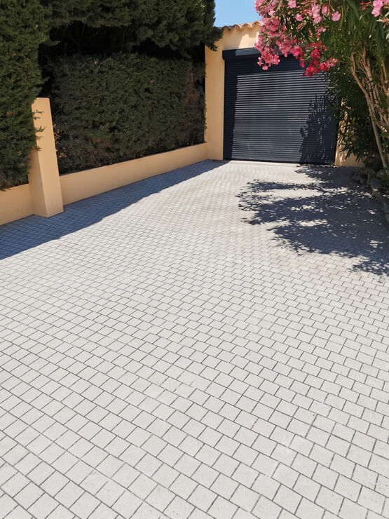  Grille carrossable à remplir de béton, aspect pavage, pour sols extérieurs | PAVÉFORM - Autres revêtements drainants