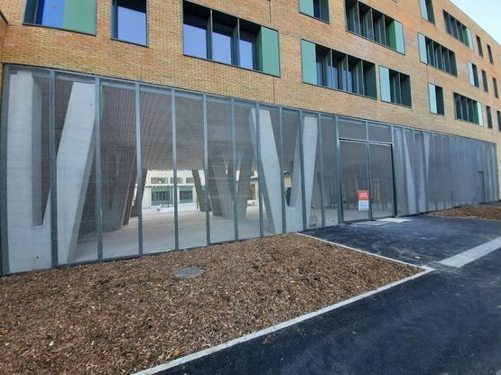  Grille en maille spiralée métallique pour clôture, rideau, façade, plafond, cloison, garde-corps | Spiralia - TISSMETAL/ MC&I