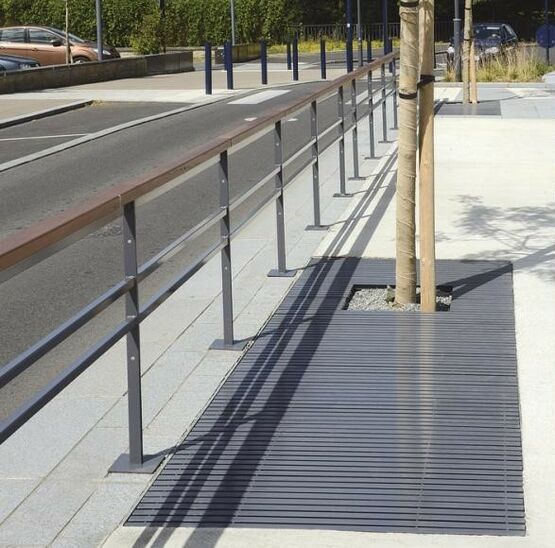 Grilles d&#039;arbres en acier thermolaqué | Synergie - produit présenté par UNIVERS & CITÉ