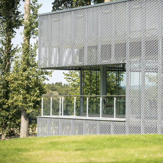Habillage de façade en métal déployé | Façade - Bardage en acier
