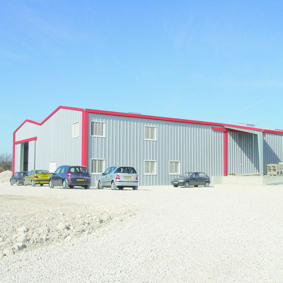 Hangar en acier galvanisé à toiture double pente | Hangar GALCO