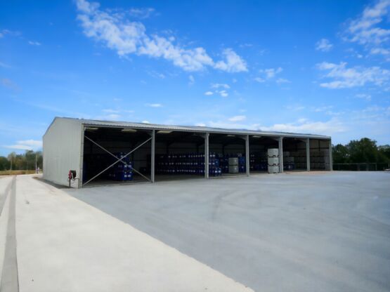 Hangar en kit galvanisé 740m² - Bardé 3 côtés - produit présenté par BATIMENTSMOINSCHERSCOM/ C2I COMMERCE SARL