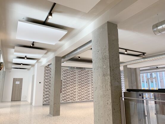 Ilot acoustique suspendu ou à fixer au mur - Gamme PHONOSTEEL | SONILO - produit présenté par ECHAME