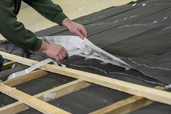  Isolant alvéolaire pour la toiture à volige ou chevrons avec fonction écran de sous-toiture | BOOST&#039;R HYBRID&#039; - Isolant pour ITE