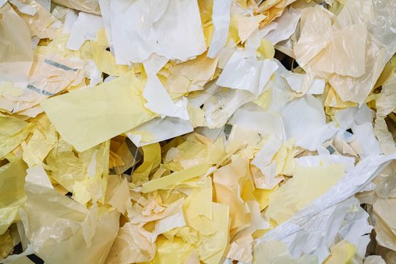 Isolant biosourcé à projeter en ouate de cellulose à base de glassines | Univercell Cristal - SOPREMA