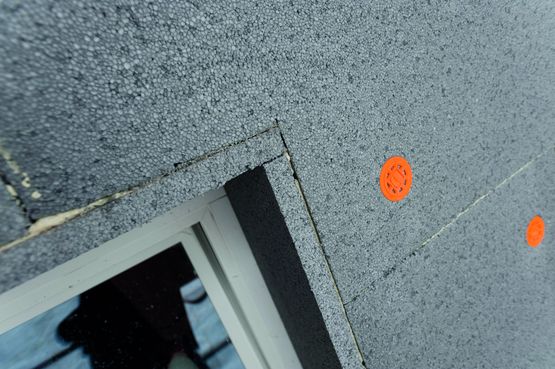 Isolant PSE très bas carbone en panneaux manuportables | NEXTherm ITEx - Isolant pour ITE