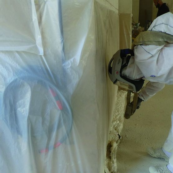 Isolation thermique à projeter à base de mousse polyuréthane pour sols | ISOLAT BMS Application pour les sols - HUNTSMAN BUILDING SOLUTIONS