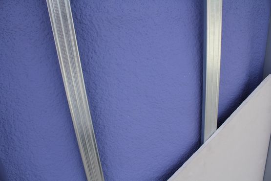 Isolation thermique des murs par polyuréthane projeté |  - produit présenté par SYNERIS - GROUPE MIRBAT