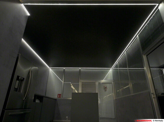  La toile translucide, noire et éclairée | Barrisol Chronos® - Faux-plafonds tendus
