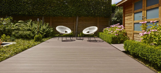 Lame de terrasse composite alvéolaire 180 mm - produit présenté par DECEUNINCK