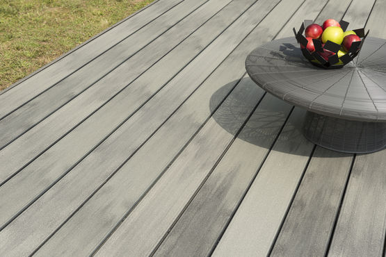 Lame de terrasse en bois composite en 2 coloris | Lame Émotion - produit présenté par SILVADEC