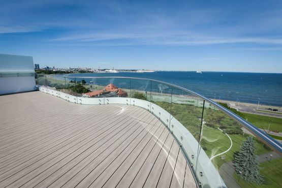 Lame de terrasse Neular Nature est 100% synthétique peut être posée sur l&#039;eau sans aucun risque, imitation bois parfaite