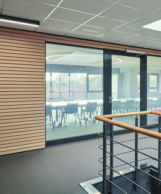  Lames acoustiques en gypse avec placage bois assemblées à claire-voie | Wood DesignLine - KNAUF CEILING SOLUTIONS