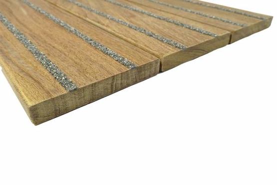 Lames de terrasse antidérapantes en bois dur | Cumaru   - produit présenté par GRIPSURE