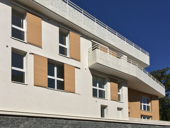 Lames en bois reconstitué pour persiennes, claustras et brise-soleil | Lames SHADOW - produit présenté par NEOLIFE