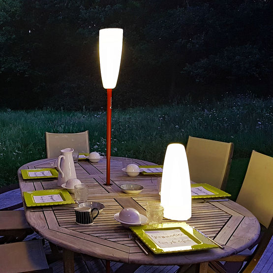 Paranocta, un lampadaire transportable et autonome par Altiis
