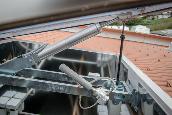 Lanterneau à rupture de pont thermique pour éclairage, ventilation et désenfumage | LAMILUX Rooflight F100 W