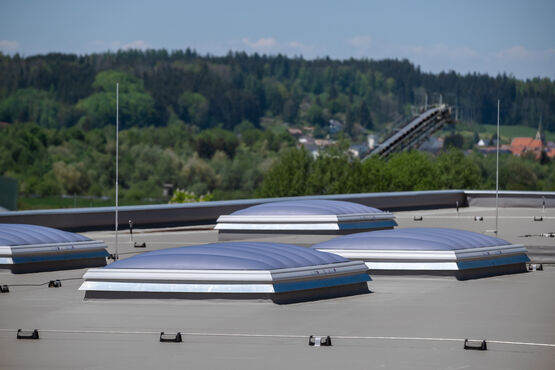 Lanterneau à rupture de pont thermique pour éclairage, ventilation et désenfumage | LAMILUX Rooflight F100 W - LAMILUX