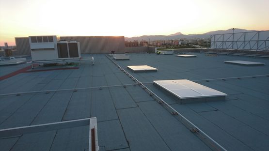 Lanterneau fixe pour toiture avec étanchéité | Skydôme et Skyclair - produit présenté par SKYDÔME