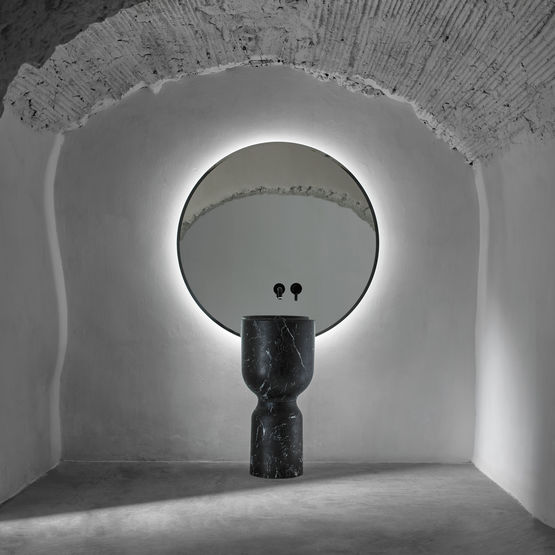 Lavabo et miroir Origin Totem free-standing | Inbani 3 marbres et Solidsurface