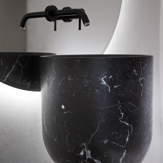  Lavabo et miroir Origin Totem free-standing | Inbani 3 marbres et Solidsurface - Lavabos colonne