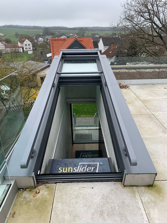 Le coulissant vertical en aluminium | CAST PMR - produit présenté par CAST