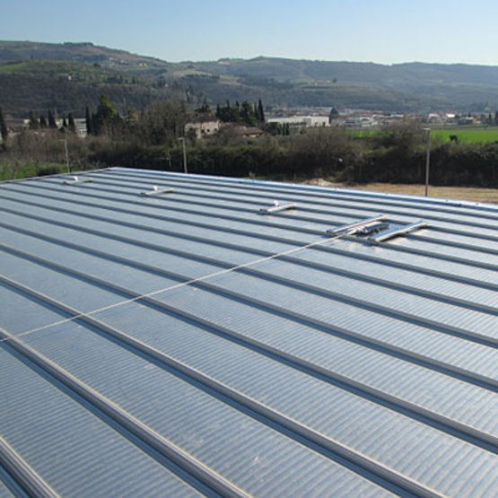 Ligne de vie pour toitures métalliques à joint debout | COVERLINE sur couvertures zinc joint debout - produit présenté par SI.AL.