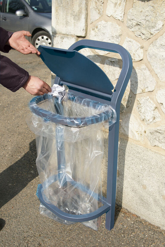 Ligne mobilier urbain en acier | CONVIVIALE - produit présenté par SOLUVELOS