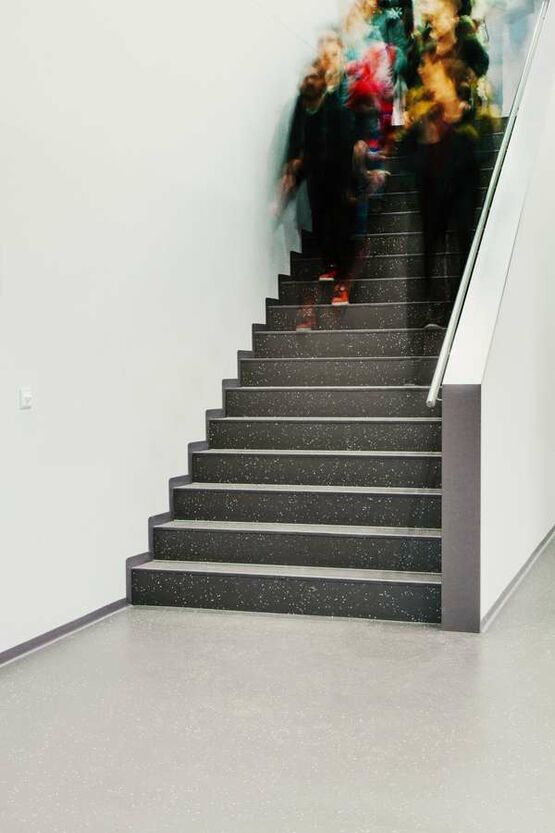  Limon côté mur ou limon extérieur - Revêtements en matériaux naturels