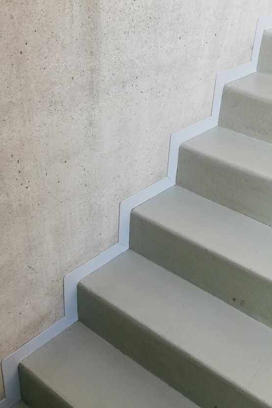 Limon côté mur ou limon extérieur - produit présenté par PROFILSAGER AG