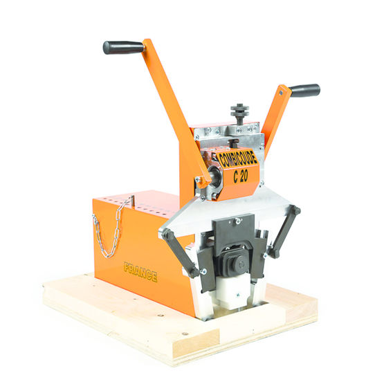 Machine portable pour réalisation de coudes et dévoiement sur gouttières | Coudeuse ARALTEC