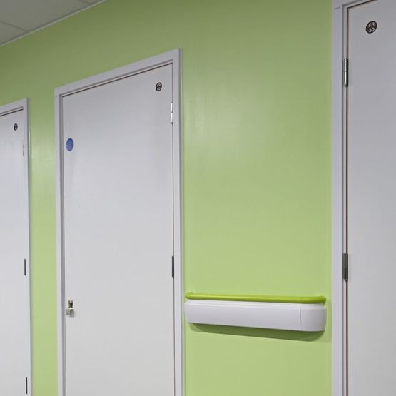  Main-courante pare-chocs avec amortissement et système de pose rapide | Aqua Form 143 - CS FRANCE