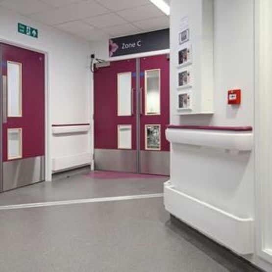 Main-courante pare-chocs avec amortissement et système de pose rapide | Aqua Form 143