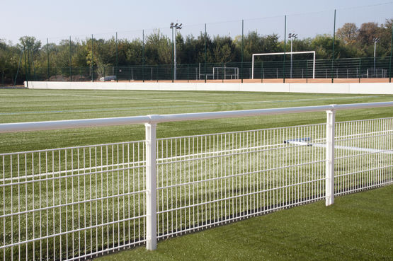  Main courante pour clôtures sportives | Normasport - Main courante