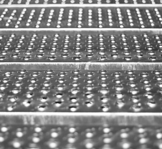  Marches d'escaliers antidérapantes | BOMBRUN - BOMBRUN