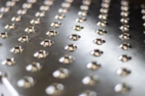  Marches d'escaliers antidérapantes | BOMBRUN - Caillebotis