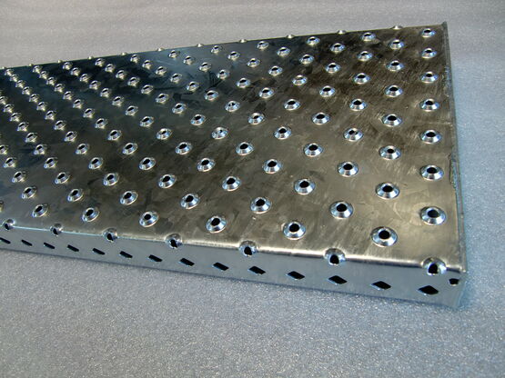  Marches d'escaliers antidérapantes | BOMBRUN - BOMBRUN