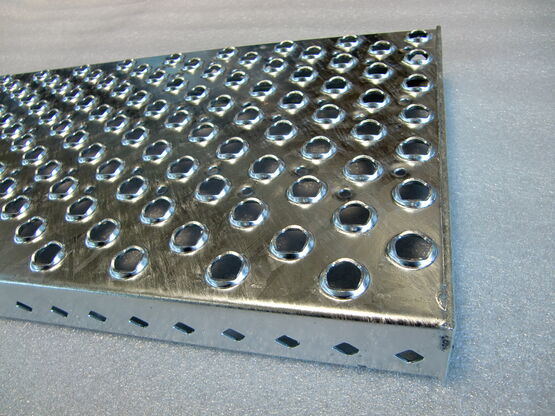  Marches d'escaliers antidérapantes | BOMBRUN - Caillebotis