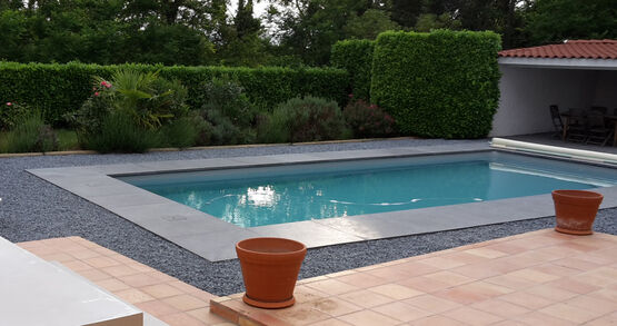  Margelles de piscine contemporaines en béton - ROUVIÈRE COLLECTION