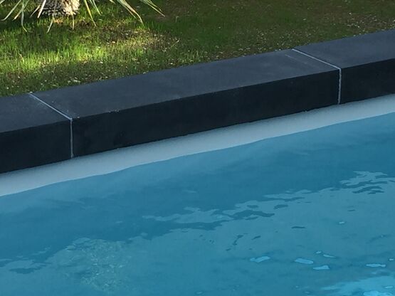  Margelles de piscine massives contemporaines - ROUVIÈRE COLLECTION