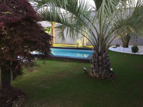 Margelles de piscine massives contemporaines | ROUVIÈRE COLLECTION - produit présenté par ROUVIÈRE COLLECTION