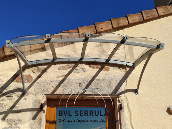 Marquise en aluminium de forme bombé - Palace - produit présenté par BVL SERRULAC
