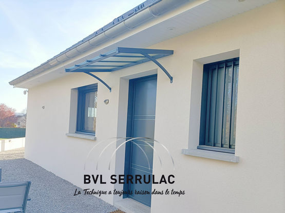 Marquise simple et élégante en aluminium et verre | Classic - produit présenté par BVL SERRULAC