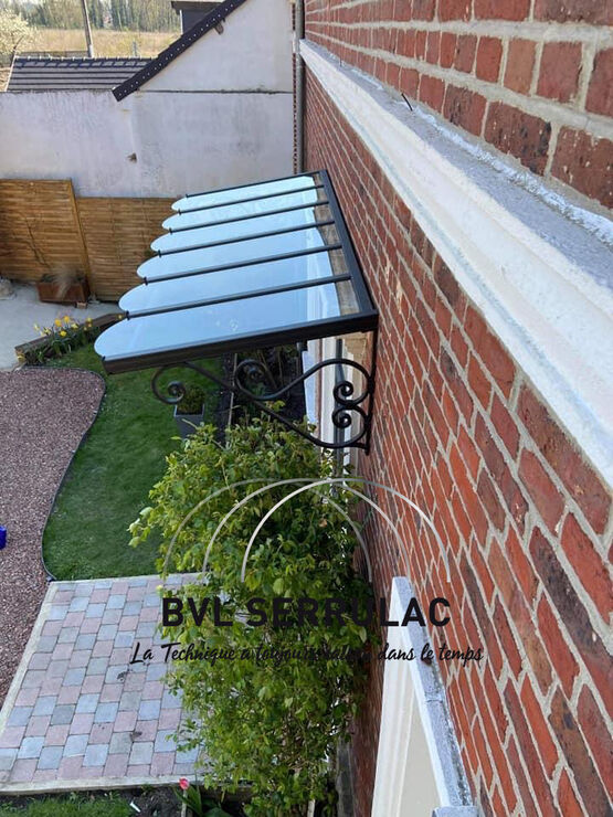 Marquises avec volutes en aluminium, style fer forgé ancien | BVL SERRULAC - produit présenté par BVL SERRULAC