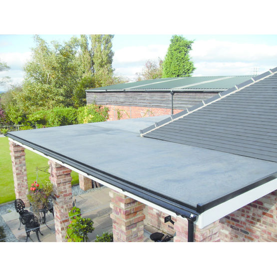 Membrane d 'étanchéité de grande largeur pour toitures-terrasses