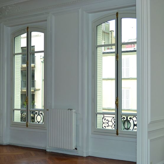  Menuiserie en chêne lamellé-collé hautes performances | Tradition - Fenêtre et porte-fenêtre en bois