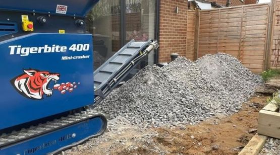  Mini concasseur à mâchoires sur chenilles | Tigerbite 400 - Equipement mobile de chantier