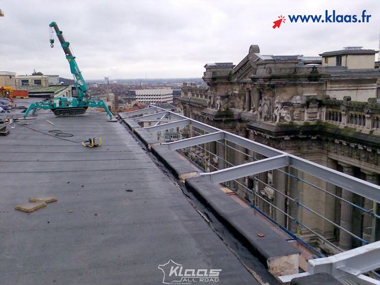 Mini grue araignée électrique | MAEDA MC104 - produit présenté par KLAAS 