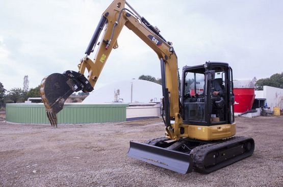 Mini pelle CAT 1t à 8t Caterpillar à flèche orientable | 305.5E2 CR - produit présenté par BERGERAT MONNOYEUR